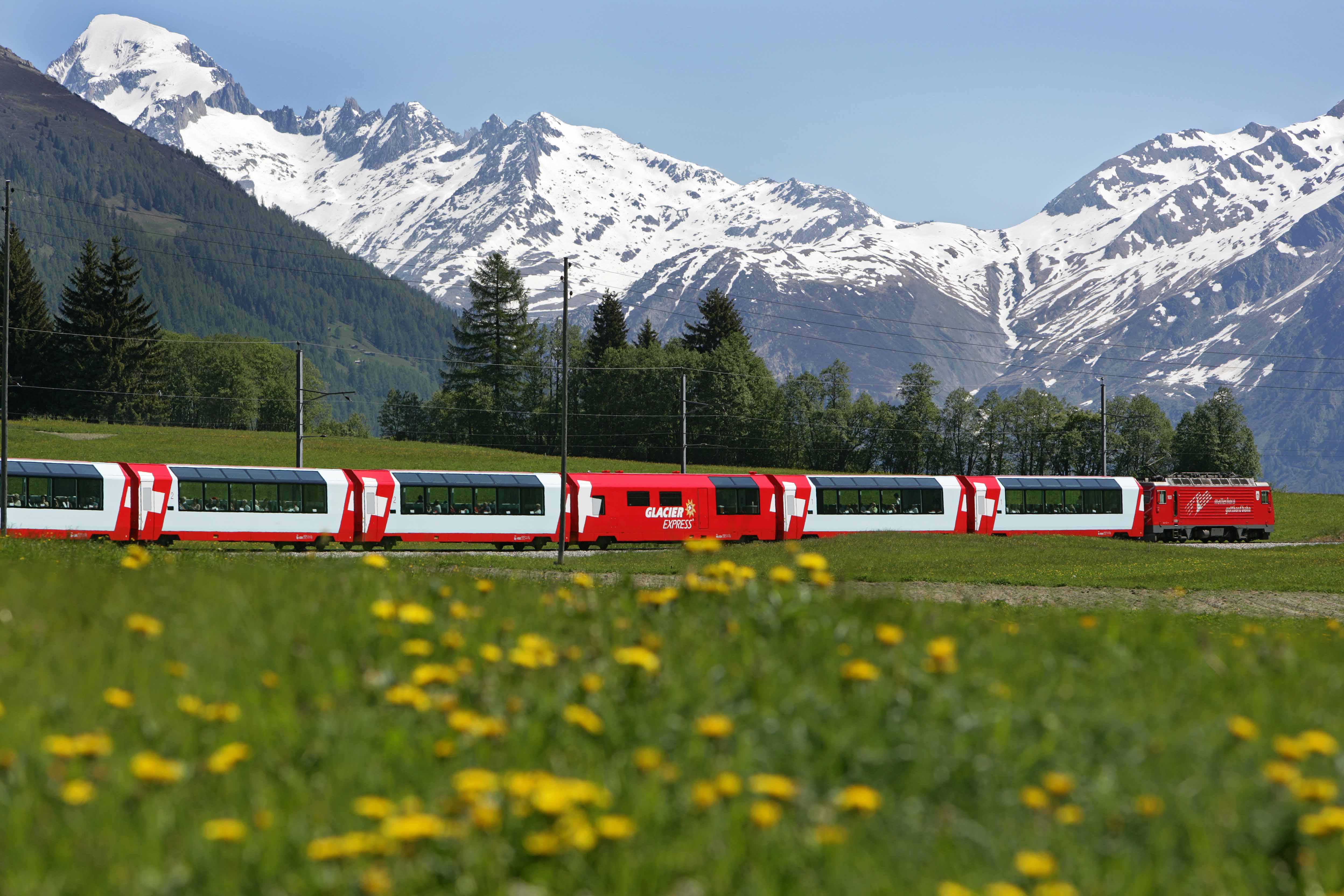 Жд тур на поезде. Ледниковый экспресс Швейцария. Швейцария поезд ледяной экспресс. Бернина экспресс Швейцария. Поезд Санкт Моритц Церматт.